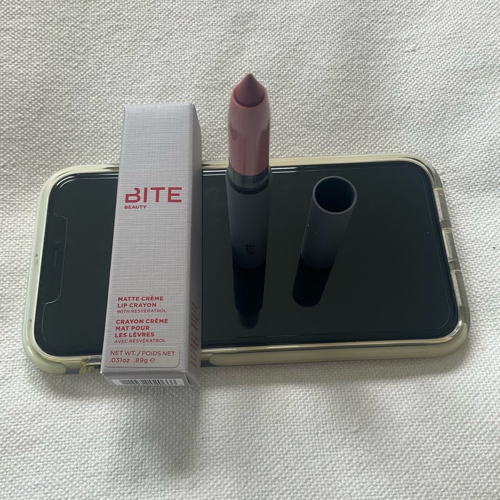 Bite Beauty Matte Creme Lip Crayon Glacé.
Size 0.031 oz/0.89 g.